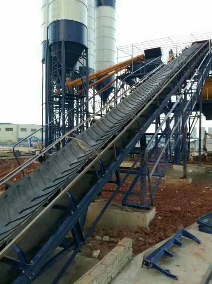 穩(wěn)定土拌合站施工現(xiàn)場圖2 穩(wěn)定土拌合站施工現(xiàn)場圖2