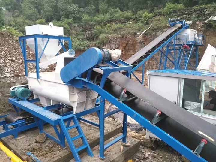 穩(wěn)定土拌合站施工現(xiàn)場圖3 穩(wěn)定土拌合站施工現(xiàn)場圖3